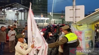 Copot Bendera GRIB Jaya hingga FBR di Jaktim, Polisi: Tak Boleh Ada Simbol Ormas Kuasai Wilayah!