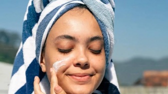 5 Rekomendasi Sunscreen Mengandung Kolagen, Lindungi Kulit Bikin Awet Muda