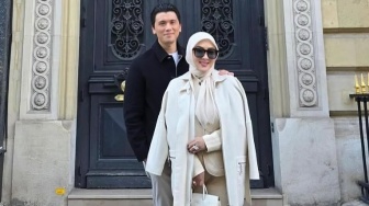 Lagi di Paris Bareng Syahrini, Muka Masam Reino Barack Jadi Omongan