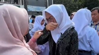 Lulusan SMKN 1 Bandung Unik! Tanpa Kebaya, Jas dan Dekorasi Mewah