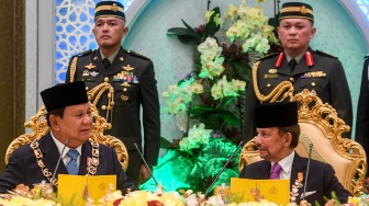 Momen Prabowo Terima Bintang Kebesaran dari Sultan Brunei Darussalam