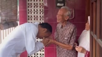 Temui Kasmudjo, Jokowi Tawarkan Bantuan Hukum Soal Dugaan Ijazah Palsu
