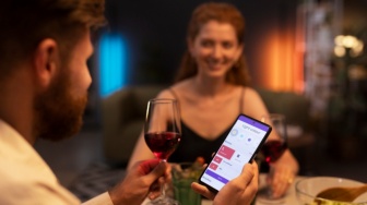 Swipe Suka, Hati Luka: Menelisik Lelah Emosional dari Dunia Kencan Digital