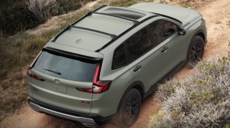 Segarang Jeep, Senyaman SUV Keluarga: Kenalan dengan Honda CR-V TrailSport yang Siap Diajak Trabas