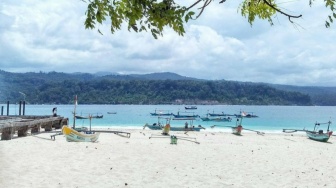 Berwisata di Pulau Pisang Lampung, Punya Pantai Pasir Putih yang Cantik