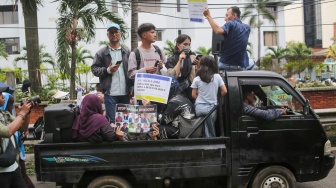 Para pengungsi dan pencari suaka melakukan aksi unjuk rasa di depan kantor United Nations High Commissioner for Refugees (UNHCR), Jakarta, Rabu (14/5/2025). [Suara.com/Alfian Winanto]