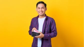 Pinjol Legal vs Ilegal: Beda Bunganya Bisa Bikin Kantong Jebol!