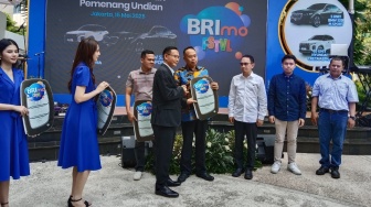 BRI Serahkan BMW 520i M Sport dan Hyundai Creta Alpha kepada Para Pemenang Program BRImo FSTVL 2024