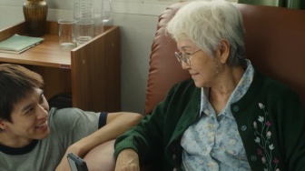 Hollywood Siap Remake Film How to Make Millions Before Grandma Dies