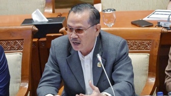 TNI Jaga Kantor Kejaksaan? Anggota DPR Ungkap Bahaya Tersembunyi di Baliknya!