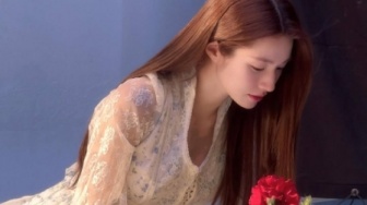 5 Hairdo Simpel ala Shin Hayoung, Tampak Anggun Tanpa Ribet!