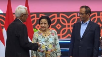 Megawati Sedih Lihat MK dan KPK Saat Ini, Kemudian Minta Hadirin di Kantor BRIN Tepuk Tangan