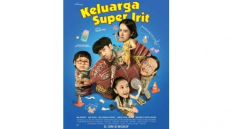 Ulasan Film Keluarga Super Irit, Adaptasi Komik Asal Korea Selatan