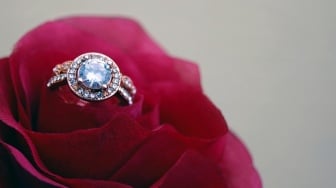 Beda Lab Diamond Vs Moissanite, Bikin Shella Saukia Diskakmat Doktif