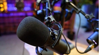 Bisikan Kegelapan! Mengapa Gen Z Terpikat Podcast Horor seperti Morbid?