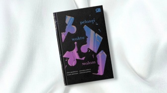 Ulasan Novel Pelangi Waktu Malam, Kisah Luka dan Cinta yang Terlambat