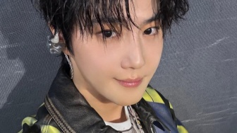 Tampil Kasual Chic dan Stylish ala Suho EXO, Ini 4 Ide Outfit Hariannya!