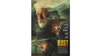 Review Film Rust: Jauh Lebih Menyakitkan Kisah di Balik Layarnya