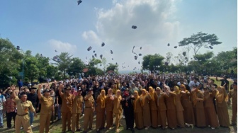 Haru! Pelepasan Siswa Kelas XII SMAN 1 Kalidawir Berjalan Khidmat