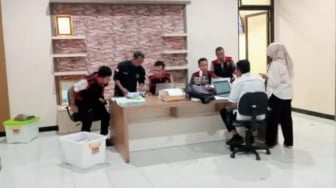 Dugaan Korupsi Alat Kesehatan, Kejari Geledah Kantor Dinkes Karanganyar