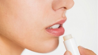 Beda Lip Barrier Sunscreen SPF dan Lip Resque Jelly Balm Wardah, Mana yang Lebih Worth It Dibeli?