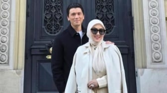 Outfit Terbaru Syahrini Dibilang Seperti Karnaval, Reino Barack Tetap Meratukan