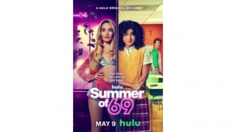 Review Film Summer of 69: Kisahnya Nakal tapi Berkesan