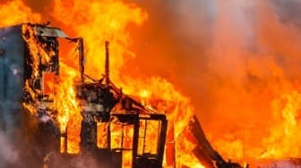Duel Berdarah Picu Kerusuhan di Lampung Tengah, Rumah Lurah Dibakar Massa