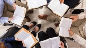 Buku dan Martabat Bangsa: Saatnya Belajar dari Rak yang Sering Dilupakan