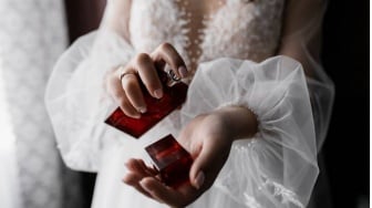 7 Rekomendasi Parfum Wanita Wangi Bak Putri Solo, Cocok Dipakai untuk Hari Pernikahan
