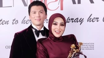 Muncul di Cannes, Syahrini Beli Tiket Rp164 Juta atau Tertolong Koneksi Suami?