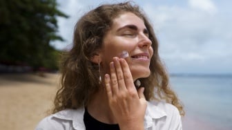 7 Rekomendasi Sunscreen Mengandung Hyaluronic Acid, Efektif Cegah Penuaan Mulai Harga Rp30 Ribuan