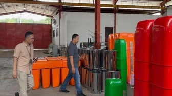 Sungai Dicemari Limbah Oranye, Pabrik Ditutup Sementara!