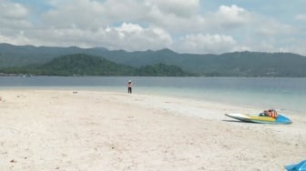Liburan Singkat di Lampung, Menikmati Keindahan Pasir Putih Pulau Tangkil