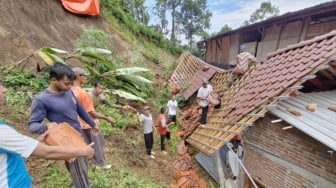 Longsor Terjang Rumah Kades di Ponorogo, 4 Orang Terluka