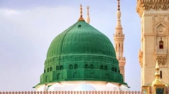 Munirah Jatuh di Pelataran Masjid Nabawi, Tapi Semangat Hajinya Tak Tergoyahkan