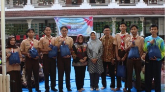 Indahnya Berbagi! SMA Negeri 1 Purwakarta Laksanakan Program Beas Kaheman