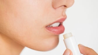 Jarang Disadari, 5 Kebiasaan Ini Bisa Menyebabkan Bibir Gelap