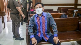 Mantan Ketua Pengadilan Negeri (PN) Surabaya Rudi Suparmono saat menjalani sidang dakwaan di Pengadilan Tipikor, Jakarta, Senin (19/5/2025). [Suara.com/Alfian Winanto]
