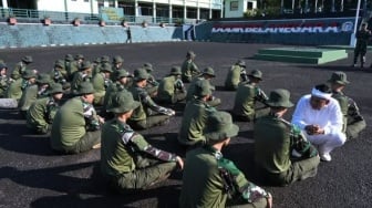 Dedi Mulyadi Balas Kritikan KPAI: Bisa Lihat Dong Siswa Nangis Cium Kaki Ibunya, Ada Gak di Sekolah?