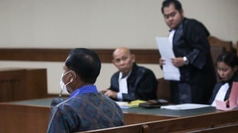 Potret Mantan Ketua PN Surabaya Jalani Sidang Perdana Kasus Ronald Tannur