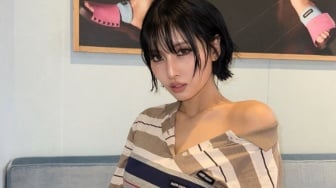 4 Mix and Match Outfit ala Momo TWICE, Bikin Gaya Keren Maksimal!