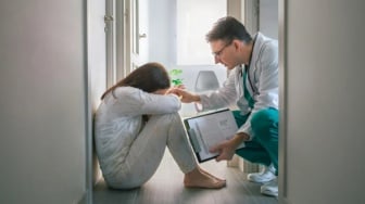 Resep Dokter Tak Cukup, Luka Mental Butuh Lebih dari Sekadar Obat