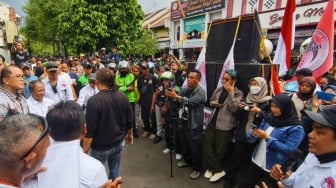UMR Naik, Tarif Ojol Tetap Stagnan? Ribuan Ojol di Jogja Geruduk Kantor Gubernur