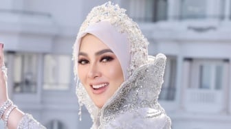 Aisyahrani Buktikan Syahrini Tak Pernah Pakai Filter di Instagram
