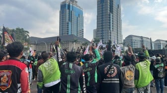 LIVE STREAMING: Suasana Demonstrasi Pengemudi Ojol di Patung Kuda, Ini Tuntutan Mereka!