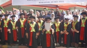 Puluhan Guru Besar Fakultas Kedokteran Unhas Demo Menteri Kesehatan