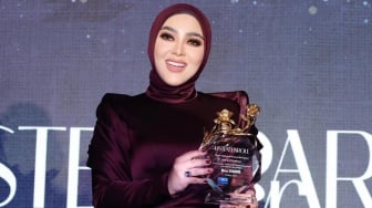 Syahrini Pamer Lagi Privat Shopping Berlian, Netizen Julid ke Jempolnya