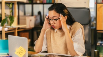 Hustle Culture: Ketika Kita Takut Terlihat Tidak Produktif