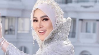 5 Fakta Kemunculan Syahrini di Cannes Film Festival: Dituding Beli Tiket hingga Dapat Penghargaan